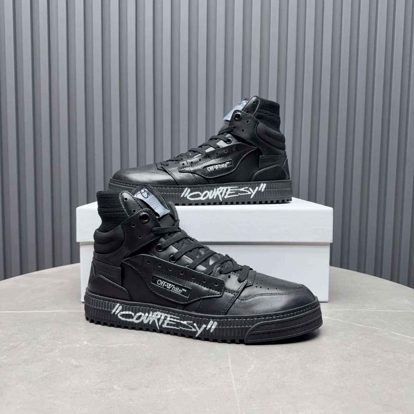 [OFF WHITE] P: 740💰Couple model👫, Size: Female 35-40. Male 39-44 (45.46 customized) High-quality version👊 "Out of office" series original molding, original lasting, production process 1:1 original ➰OFF GRAY WHITE OW ➰ First-layer cowhide, imported skin-friendly and environmentally friendly polyester mesh, original molding, high elasticity and environmentally friendly molding pad Made with the original lasting process. The original molded rubber outsole (never yellows and deforms) has a super correct shape, bright color and strong three-dimensional effect👍. Packaging💯Full set of packaging synchronized with the official website (branded paper, certificate of quality, branded cloth bag)